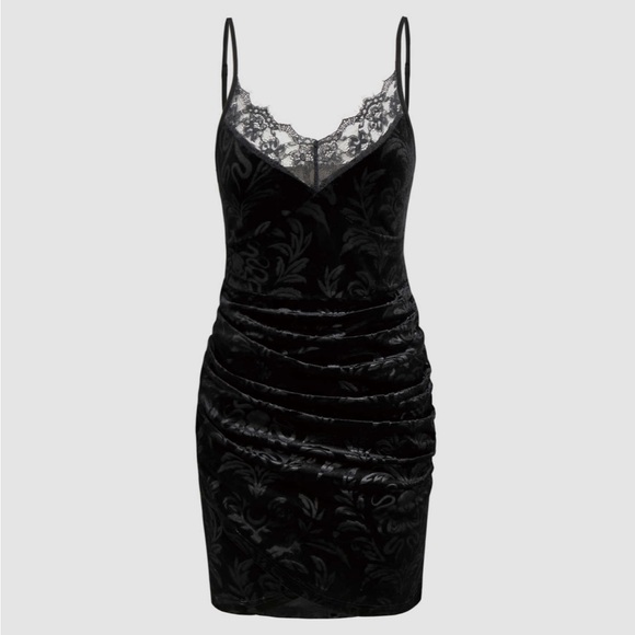 MISSGUIDED lace trim crushed velvet cami dress - Picture 2 of 3